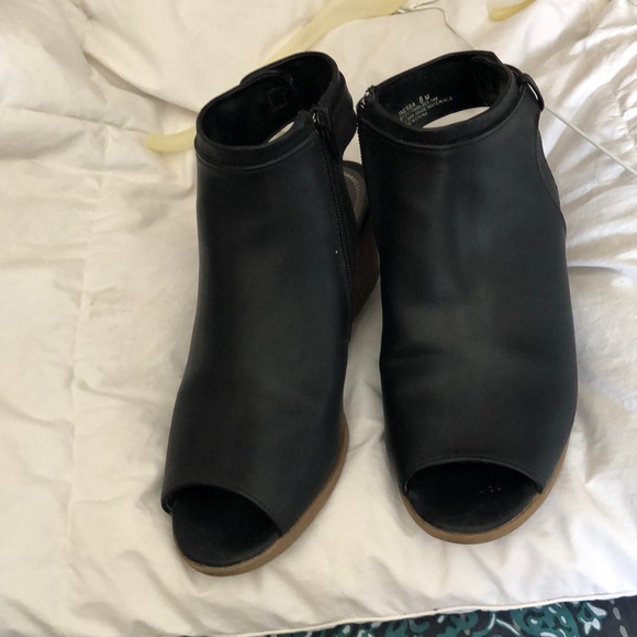 Sandals - Picture 2 of 3